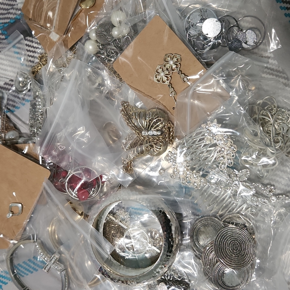 Wearable Lot of gold and silver colored jewelry